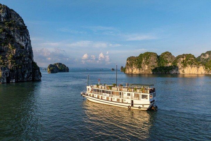 3 - Día Explora la belleza oculta de Bai Tu Long en cruceros por Renea