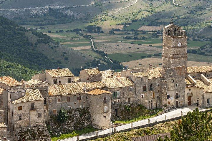 イタリア文化センター、戦争要塞、洞窟、ケーブルカー