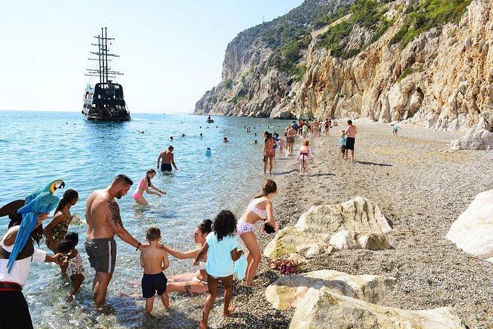 デューデンの滝のアンタルヤ海賊船（ランチとソフトドリンク付き）