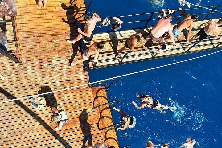 デューデンの滝のアンタルヤ海賊船（ランチとソフトドリンク付き）