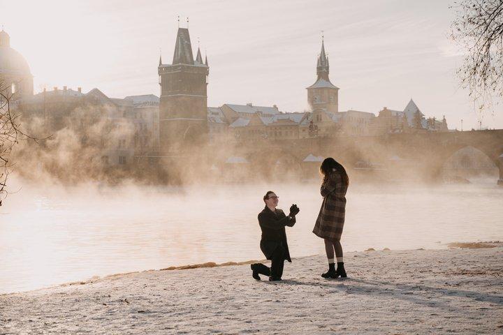 Verrassingsvoorstel fotograaf in Praag - verlovingsfotoshoot