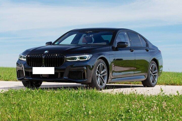 Viaggio di andata e ritorno Trasferimento privato Brussels Airport BRU a Antwerp City in auto di lusso