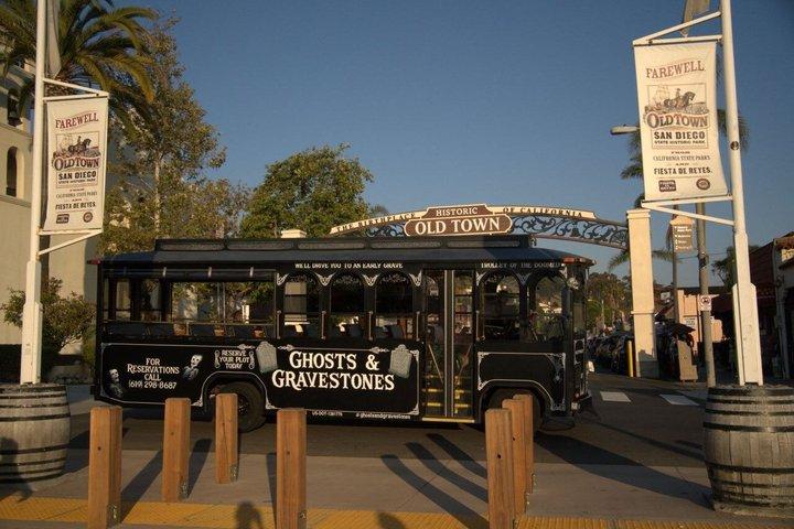 Fantasmi e lapidi di San Diego: un tour in tram infestato