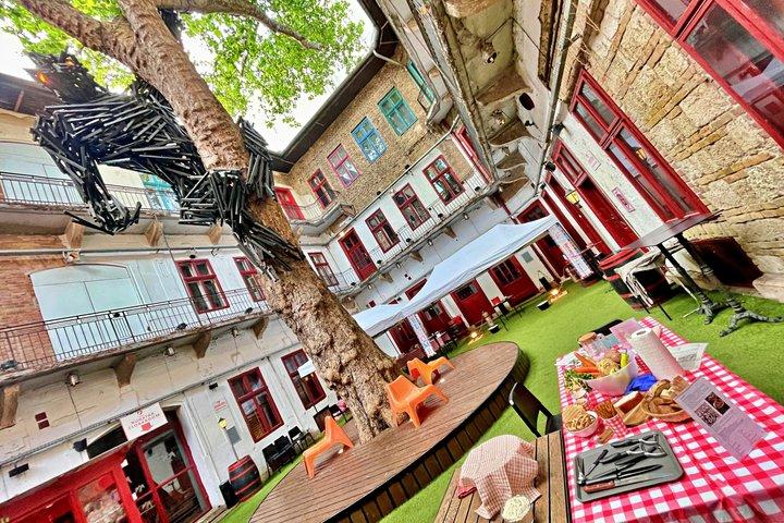 Budapest Gulasch Kochen und Treffen in einer Ruinenbar am Samstag