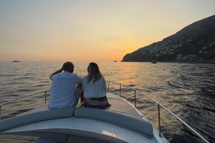 Luxury Sunset Cruise in Costiera Amalfitana con Aperitivo e Bagno