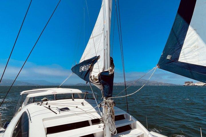Naviguez dans la baie de San Francisco sur le catamaran sans gelures
