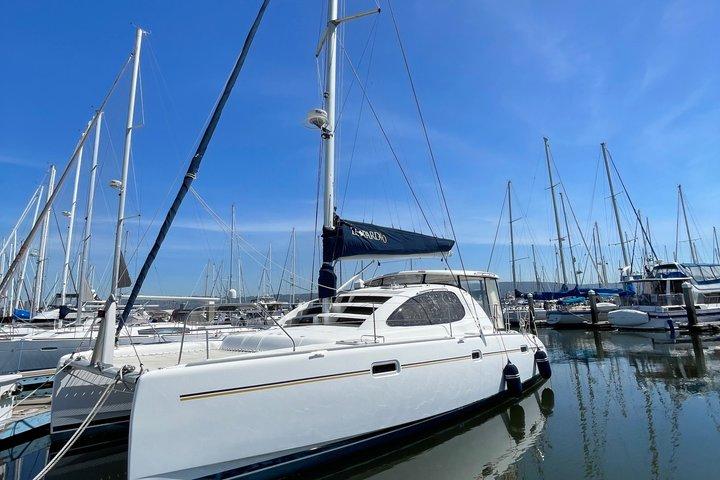 Naviguez dans la baie de San Francisco sur le catamaran sans gelures