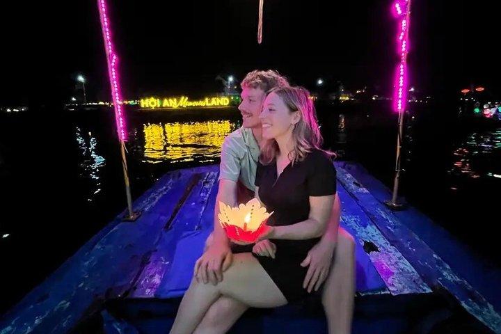 Cruzeiro com Lanterna Privada no Rio Thu Bon em Hoi An
