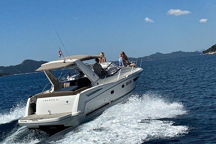 プライベートラグジュアリーミニヨットによるエラフィティ諸島： VIPエクスペリエンス