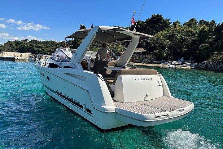 プライベートラグジュアリーミニヨットによるエラフィティ諸島： VIPエクスペリエンス
