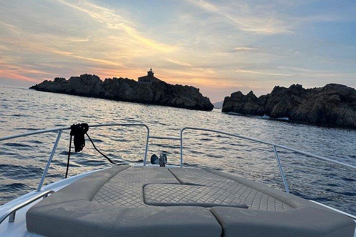 プライベートラグジュアリーミニヨットによるエラフィティ諸島： VIPエクスペリエンス