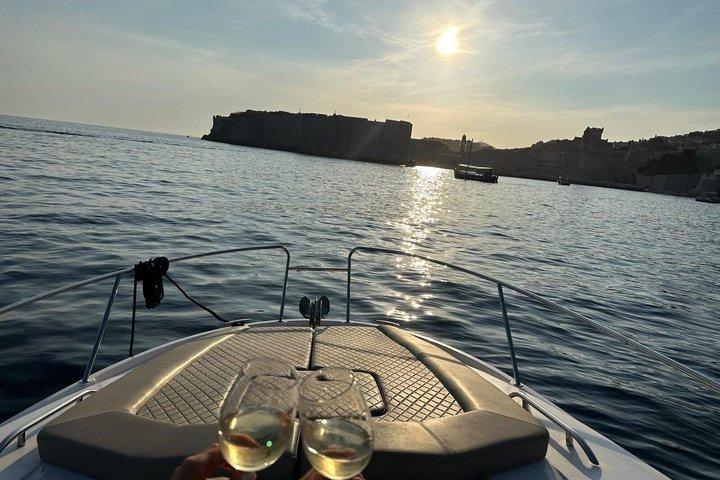プライベートラグジュアリーミニヨットによるエラフィティ諸島： VIPエクスペリエンス