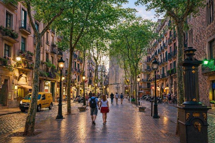凱旋門＆エル・ボルン文化体験 旧市街散策（BCN ） - Yahoo!ニュース