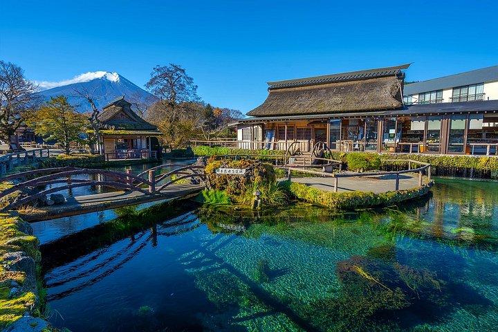 富士山六景小グループ日帰りツアー（送迎付き）