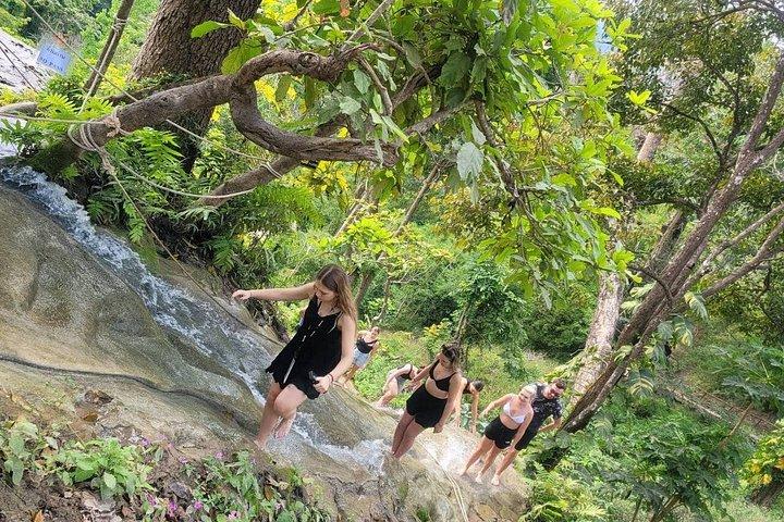 粘り気のある滝の竹筏流しランチとアングルの土地