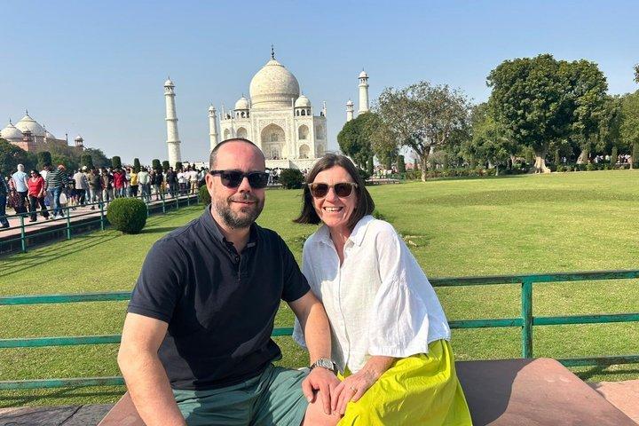 Agra: Taj Mahal and Mausoleum Skip-the-Line Private Guided Tour