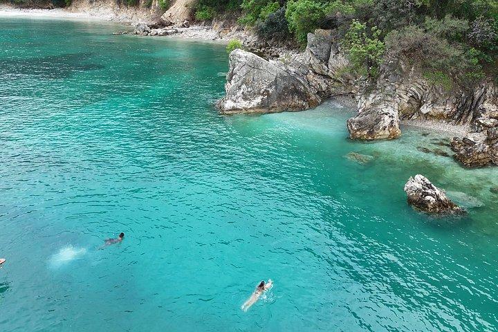 リナボートでサランダの海岸アドベンチャーシュノーケリングの旅リスト