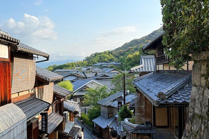 Kyoto Tranquilo : Paseo por el Santuario de la Mañana & Auténtico Desayuno Japonés