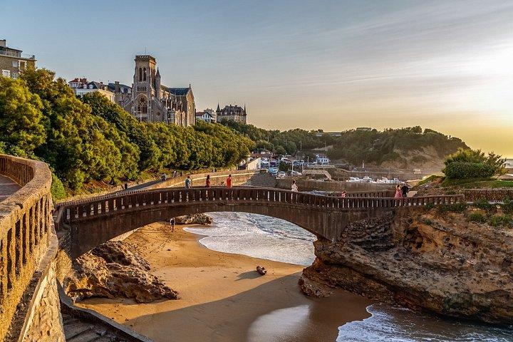 サン・セバスティアン発プライベートフランス語バスク海岸ツアー