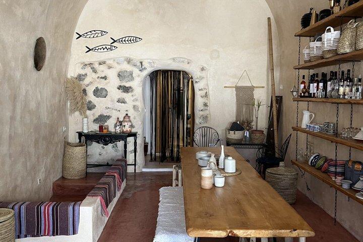Santorini degustação de vinhos e alimentação em uma caverna de 280 anos