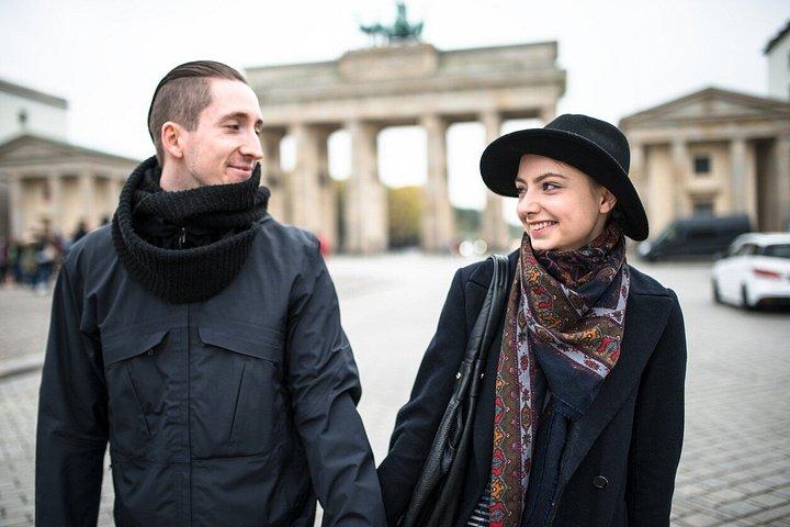 Berlin: Romantic Couple Photoshoot Experience