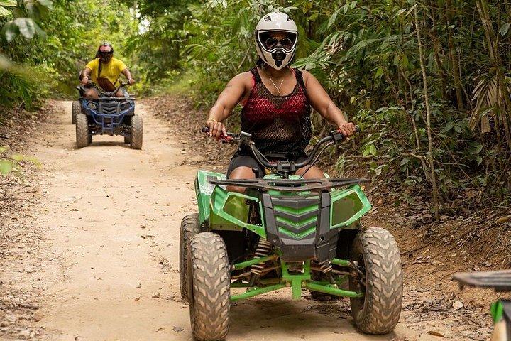 モンテゴベイ：ダンズ川、ジップライン、ラフティング、乗馬、ATV