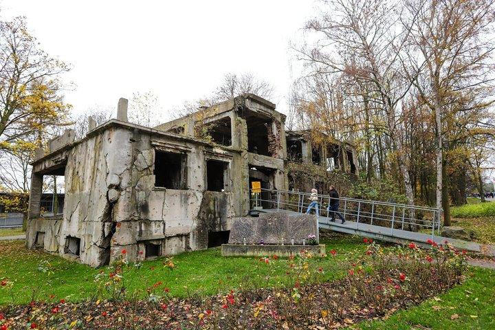 Gdansk WWII Private Tour with Westerplatte and Shipyard
