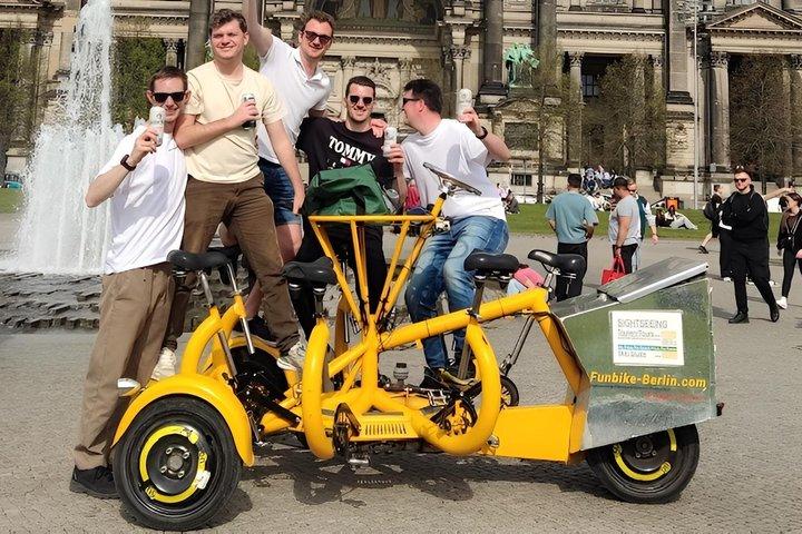 Berlin : Guided Private Sightseeing Tours with Funbikes, Teambikes