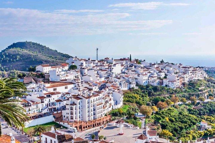 Dagstur til Nerja-hulerne, Nerja og Frigiliana