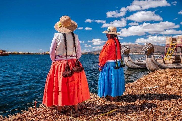 チチカカ湖ファストボートツアーウロスとタキーレ諸島（昼食付き）