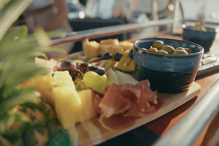 Heldags-, halvdags- eller solnedgangssejltogt med tapas og drinks