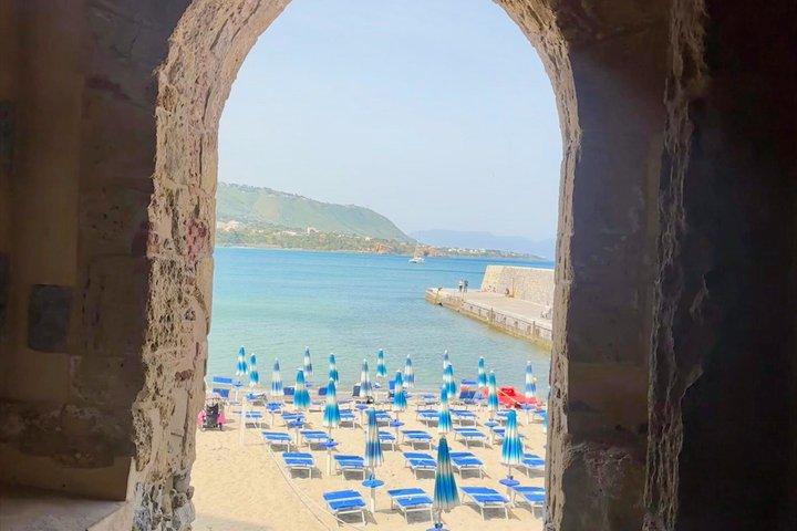 Palermo : Castillos medievales de Caccamo & Cefalù. Tour en grupo pequeño