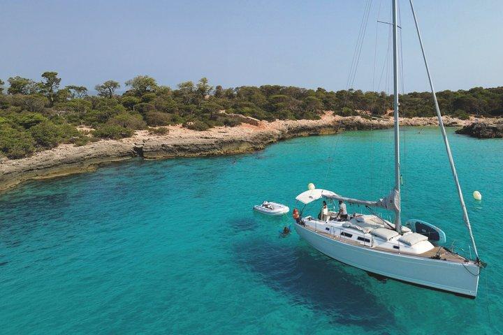 Privé zeilboot vanuit Cala Galdana langs de zuidkust van Menorca