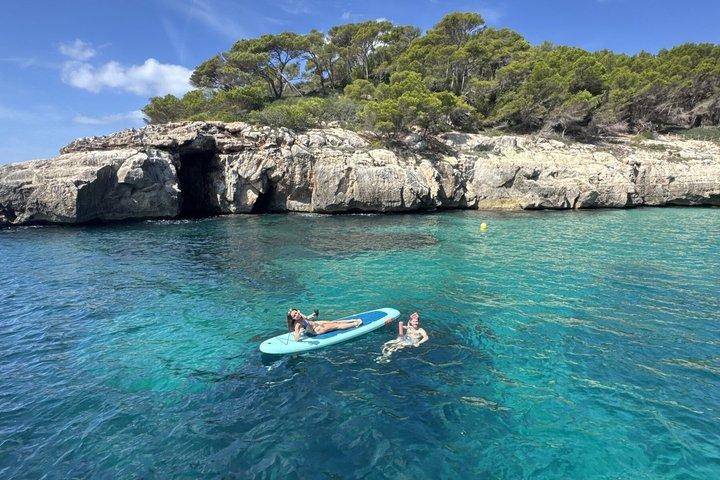 Privé zeilboot vanuit Cala Galdana langs de zuidkust van Menorca