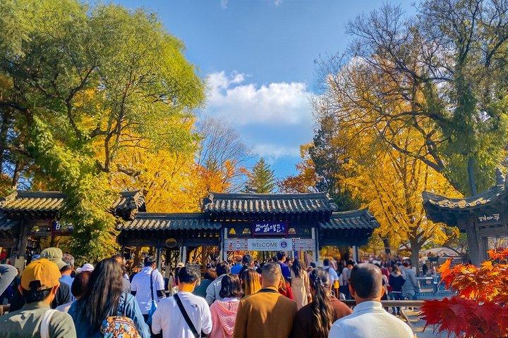 Nami ön och Hanbok Slitage och Vattenfall från Seoul