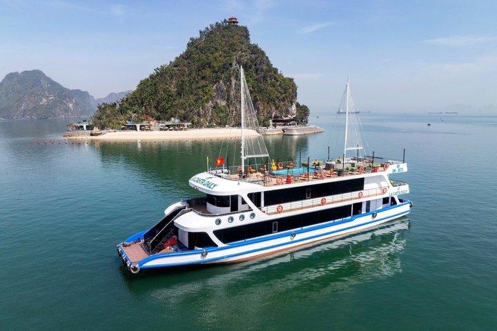 Luxus Halong Bay Tagestour von Hanoi mit der Limousine