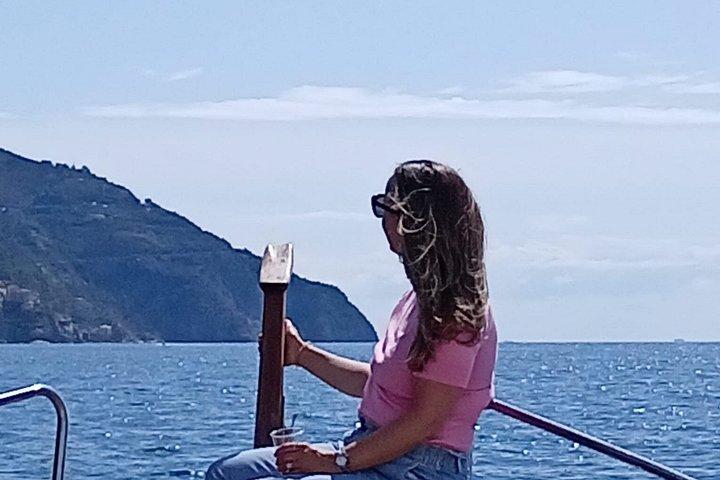 Private boat experiences to Cinque Terre with aperitif