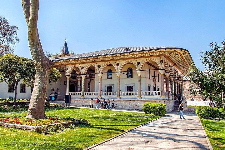 Istanbul Topkapi Palace Skip-the-Line Tickets with Audio Guide