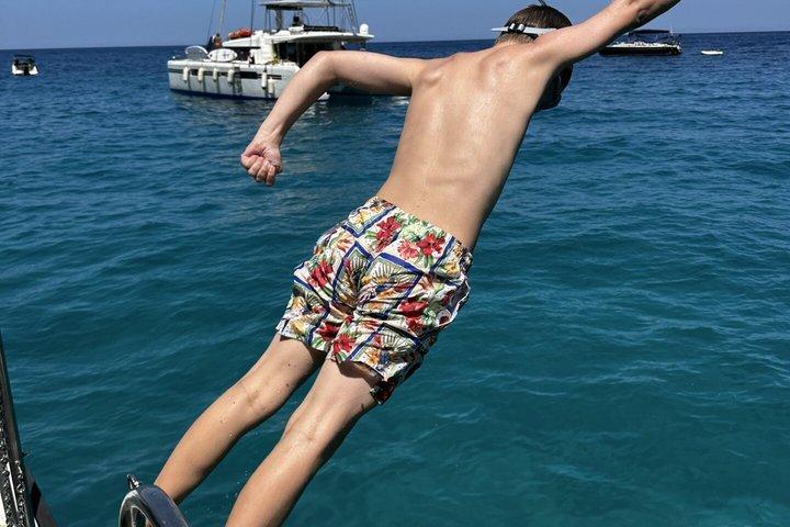 Premier Cruises ALLEEN 12 MANEN Grotten, Snorkelen Tapas & Dranken