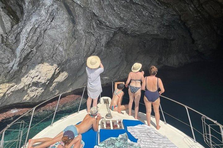 Premier Cruises ALLEEN 12 MANEN Grotten, Snorkelen Tapas & Dranken