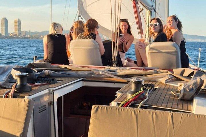 Privat segling i Barcelona med cava och medelhavsaperitifer