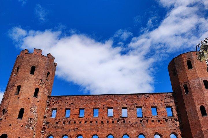 Discover Turin between hidden gems and local wine