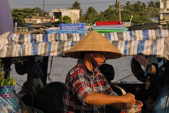 Cai Rang Floating Market Tour with Breakfast Rice Noodle Workshop