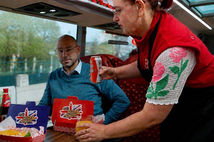 伝統的なフィッシュ＆チップスとロンドン観光バスツアー