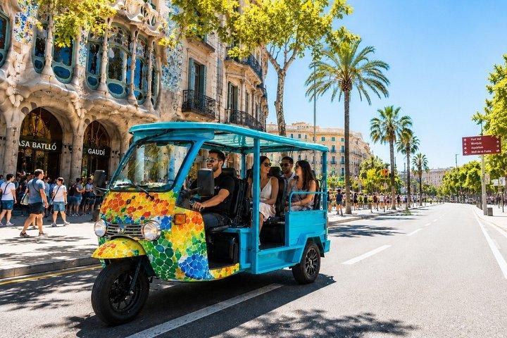 Itinerario di Barcellona in un Tuk Tuk elettrico 2H