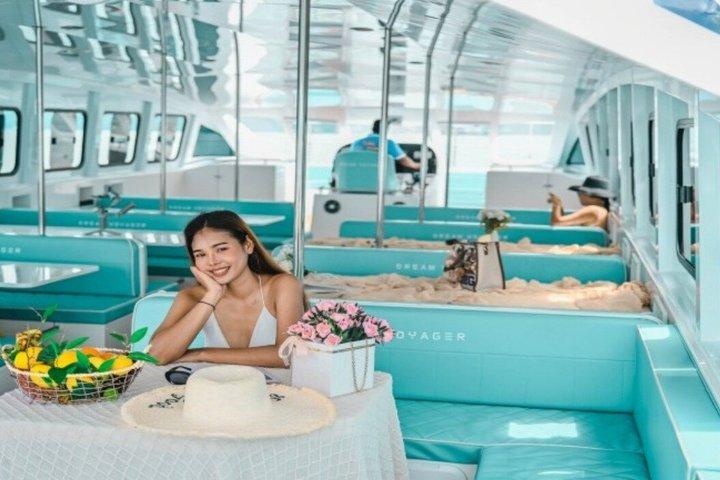 Phuket: Tour de catamarã de Phi Phi, bambu e Maiton