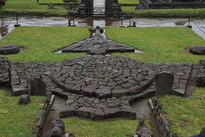 Private Car & Driver in Yogyakarta – Flexible, Customized Tours