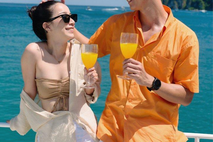 Phi Phi Islands Ferry Adventure : Turismo y almuerzo