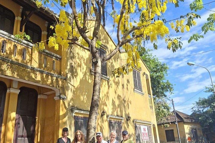 ダナンホイアン旧市街ツアーナイトマーケットとボートライドから