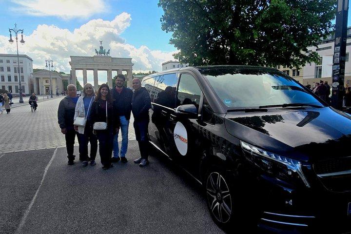 Berlin VIP TOUR - Privat bustur med chauffør og guide